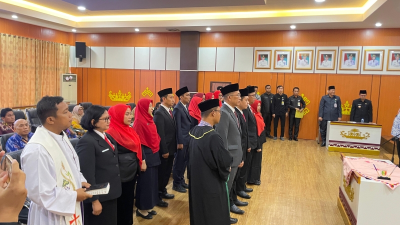 Bupati Tanggamus Lantik 13 Pejabat, Andi Dermawan Jabat Kadis Koperindag UKM