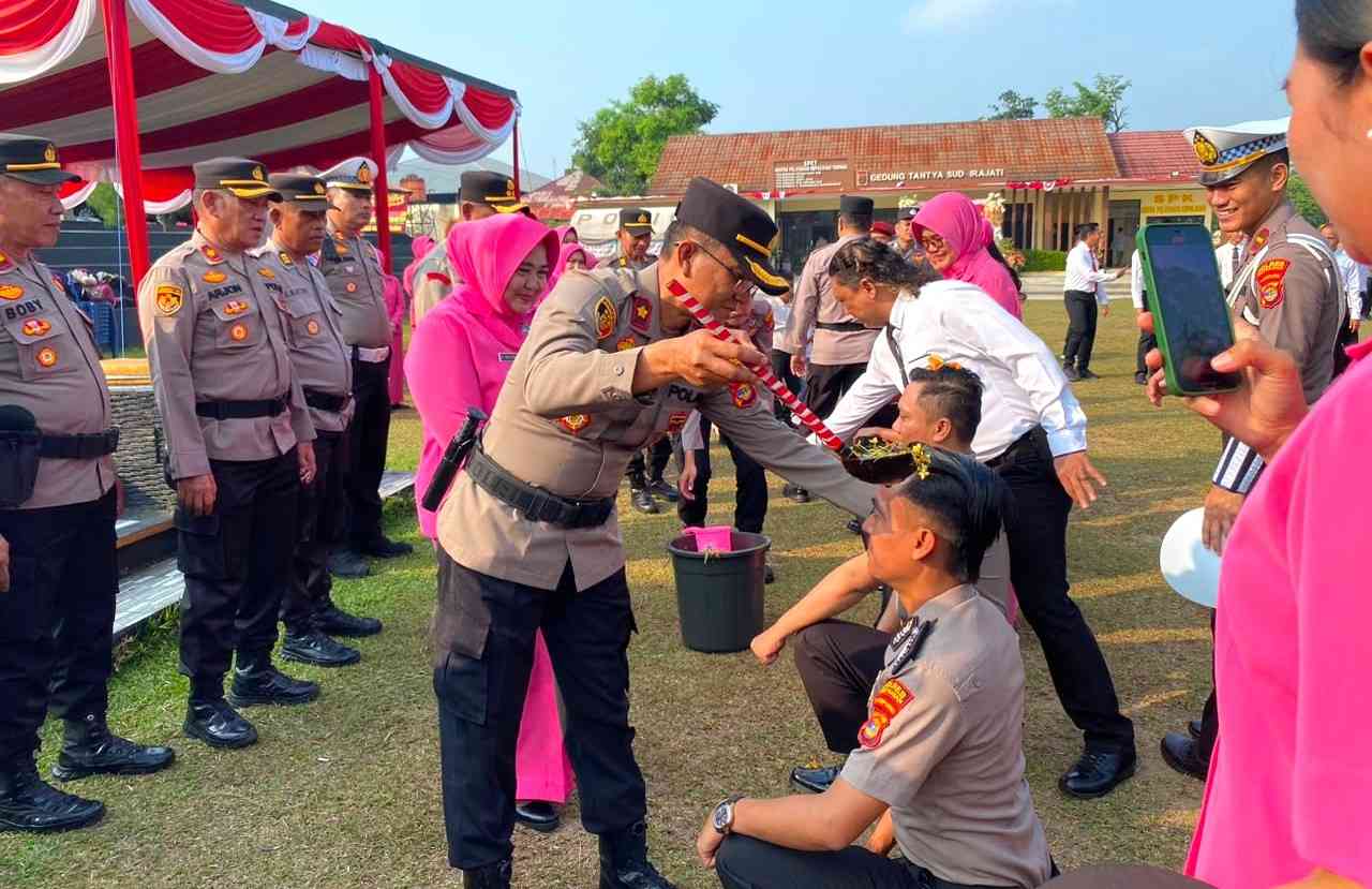 44 Personel Polres Way Kanan Naik Pangkat, Kapolres: Jadikan Motivasi Tingkatkan Profesionalisme