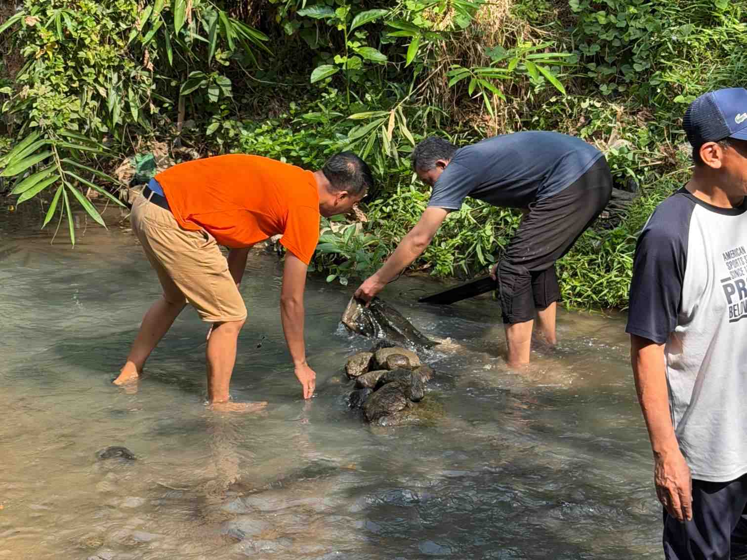 Sambut Kemerdekaan, Warga Perumahan Palem Permai 1 Natar Gelar Bersih-bersih Massal
