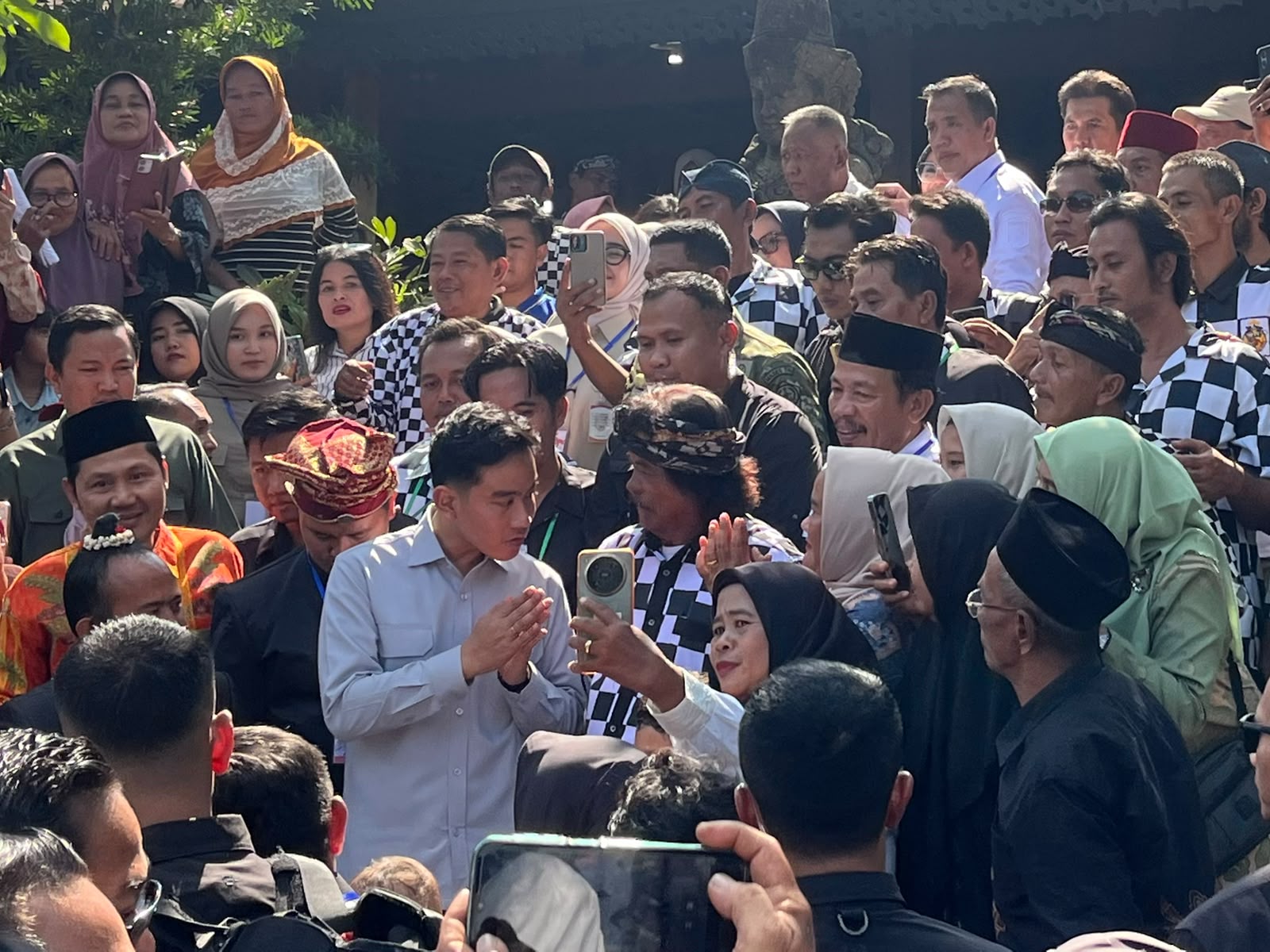 Gibran Kunjungi Taman Randu Mas, Mulyono Titip Salam Masyarakat Lampung Timur untuk Jokowi