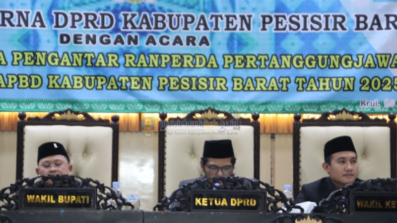 Wabup Pesisir Barat Hadiri Paripurna DPRD Bahas Raperda Pertanggungjawaban APBD 2025