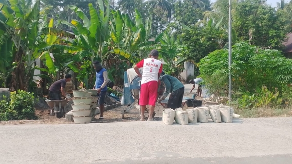Diduga Tak Sesuai Standar Mutu, Proyek Rabat Beton Dana Desa di Pekon Karang Rejo Tanggamus Disorot