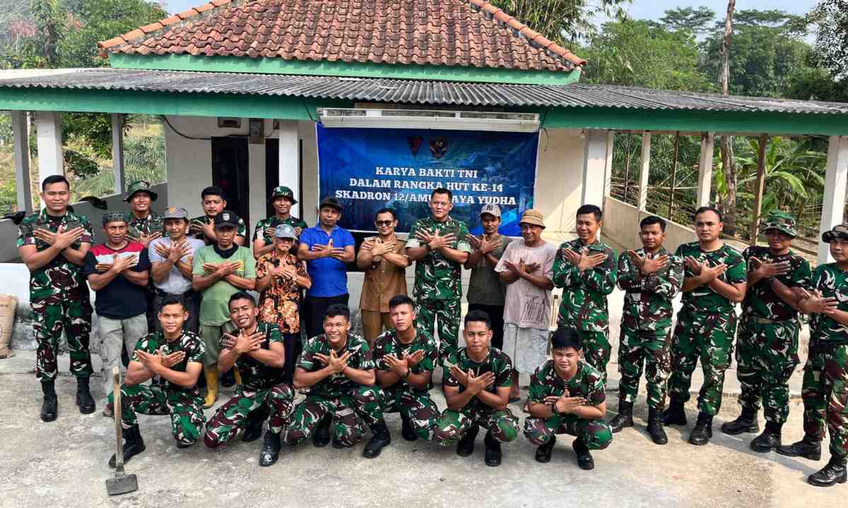 Peringati HUT Ke-14, Skadron 12/Amur Jaya Yudha Bangun Kamar Mandi Layak untuk Warga Way Tuba