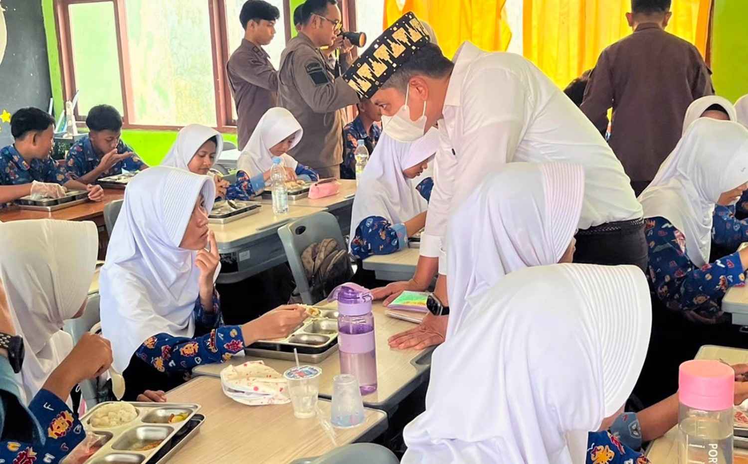 Bupati Egi Bersama Kajati Lampung Tinjau Program Makan Bergizi Gratis di Natar