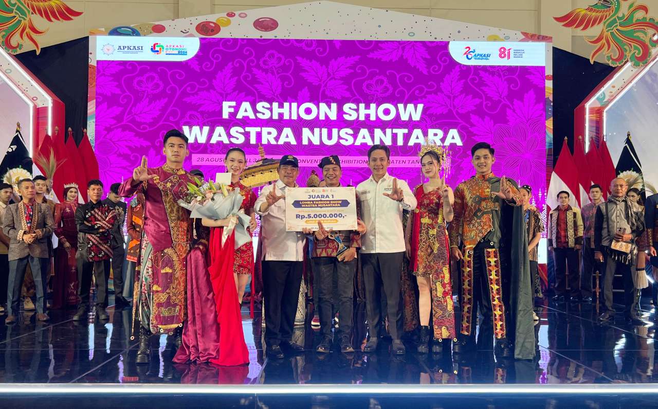 Angkat Filosofi Letusan Krakatau 1883, Desainer Dudi Pramono Bawa Wastra Lamsel Berjaya di AOE 2026