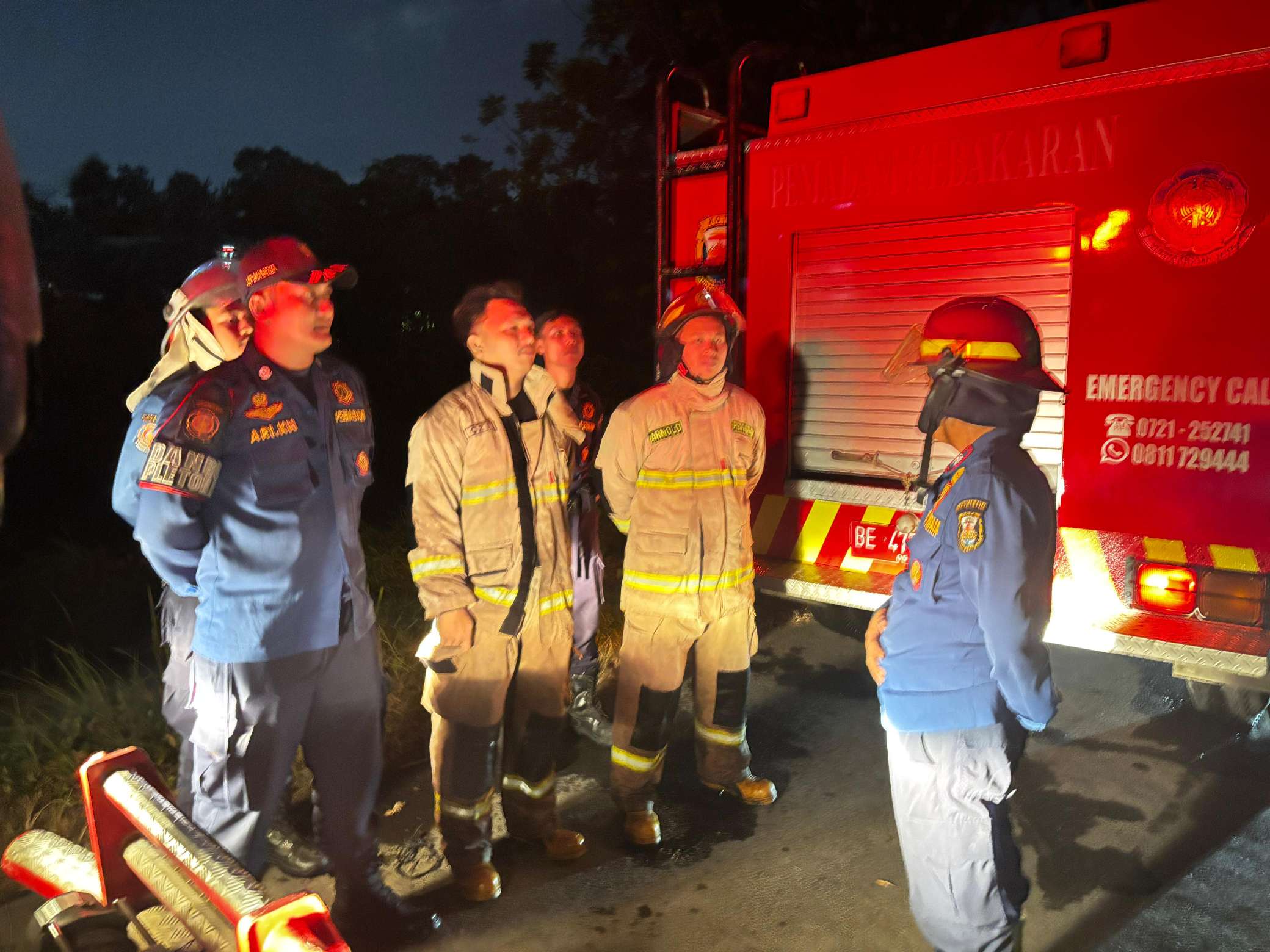 Lahan Rumput di Pekon Ampay Terbakar, Damkar Bandar Lampung Jinakkan Api dalam 37 Menit