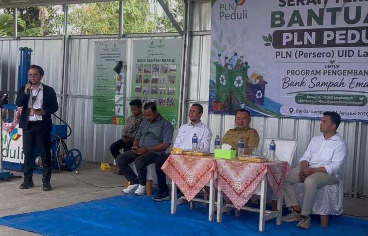 Lewat Program TJSL, PLN UID Lampung Dukung Edukasi Lingkungan Bank Sampah Emak.id