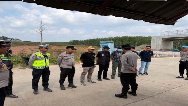 Polres Banyuasin Antisipasi Kemacetan dengan Pengaturan Lalu Lintas di Simpang Tol Pulau Rimau