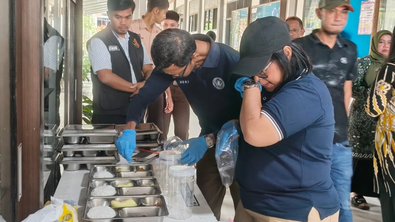 Labfor Polda Sumut Periksa SPPG Karo Sempajaya Usai 247 Siswa Diduga Keracunan