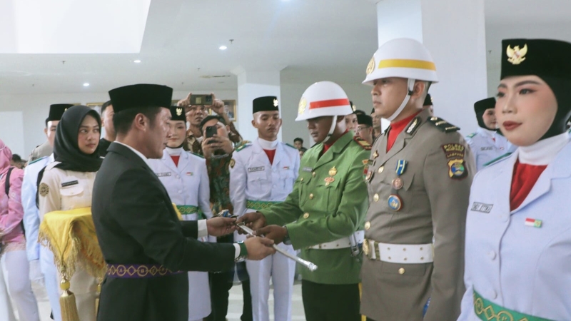 Bupati Dedi Irawan Resmi Kukuhkan Anggota Paskibraka Pesisir Barat Tahun 2026