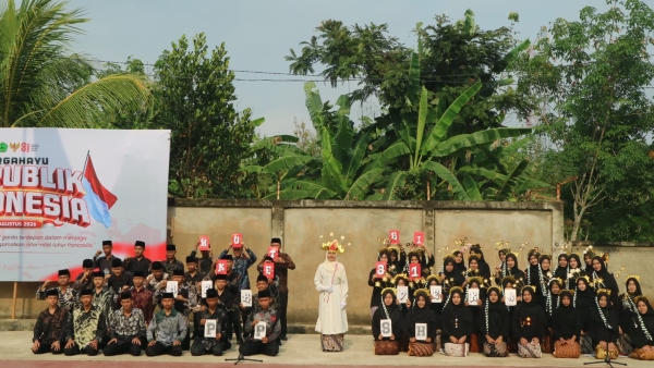 Upacara Peringatan HUT Kemerdekaan RI ke 81 di Ponpes Sabilul Hasanah, Saatnya Santri Berjuang Mengisi Kemerdekaan dengan Ilmu, Akhlaq dan Cinta Tanah Air