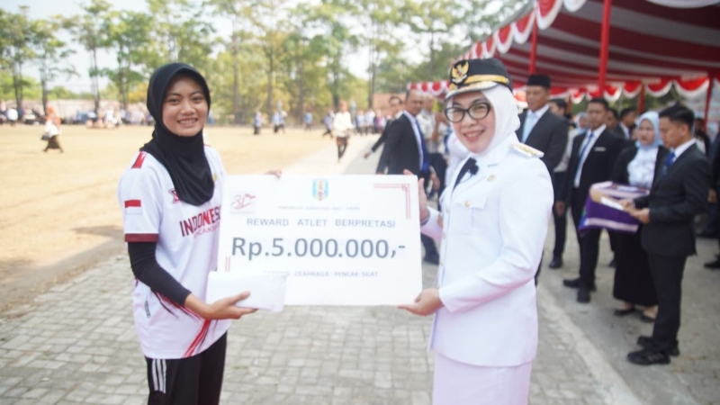 Pemkab Way Kanan Apresiasi Atlet Silat Riski Enjel Pinata atas Prestasi di Tingkat Nasional dan Internasional