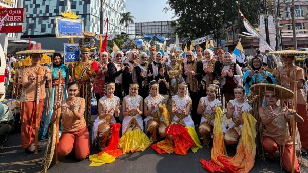 Kontingen Way Kanan Tampil Memukau di Lampung Tapis Carnaval 2026