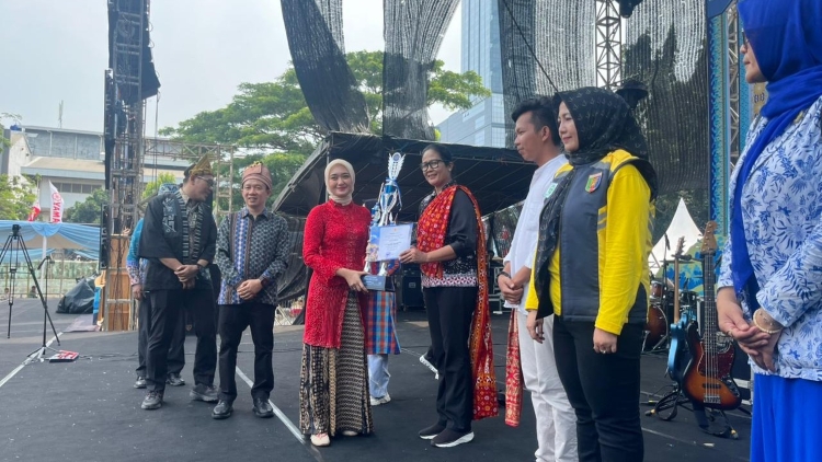 Tampilkan Kreativitas dan Budaya Lampung, Peserta Terbaik Tapis Karnaval 2026 Raih Penghargaan