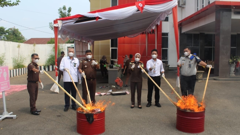 Kejari Banyuasin Musnahkan 161,76 Gram Sabu dan Ekstasi dari 124 Perkara