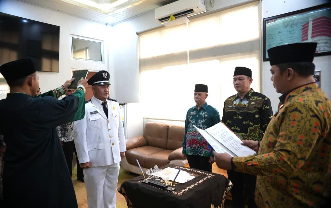 Isi Kekosongan Jabatan, Pemkab Way Kanan Lantik Feriza sebagai Pj Kepala Kampung Sumber Rejeki