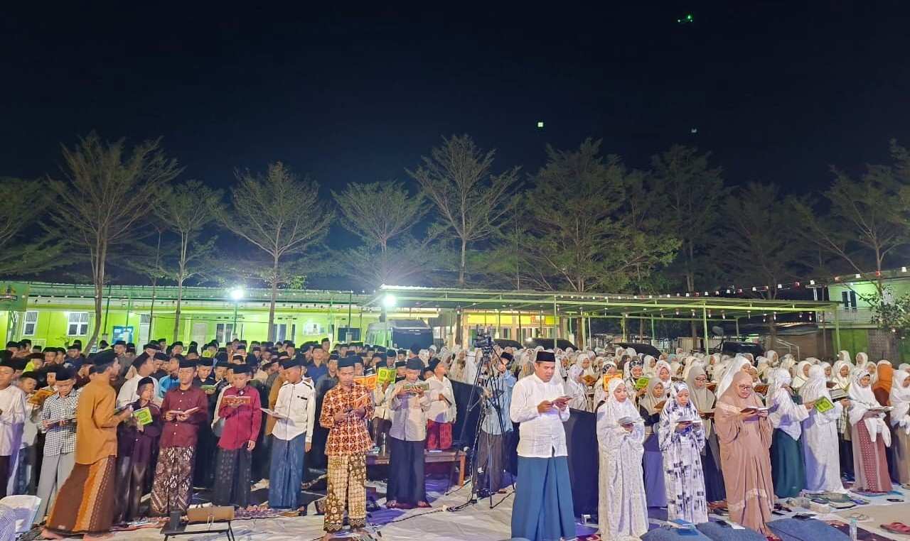 Maulid Nabi Hari Keempat, Assahil Sport Center Bergema Shalawat dan Mahallul Qiyam