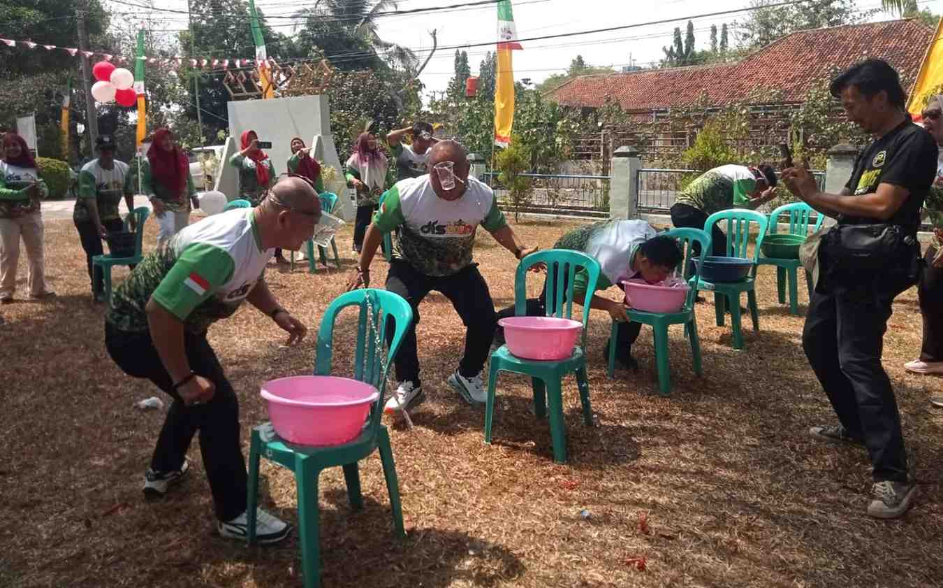 Semangat Kemerdekaan, ASN Disbun Way Kanan Adu Kekompakan di Lomba Agustusan