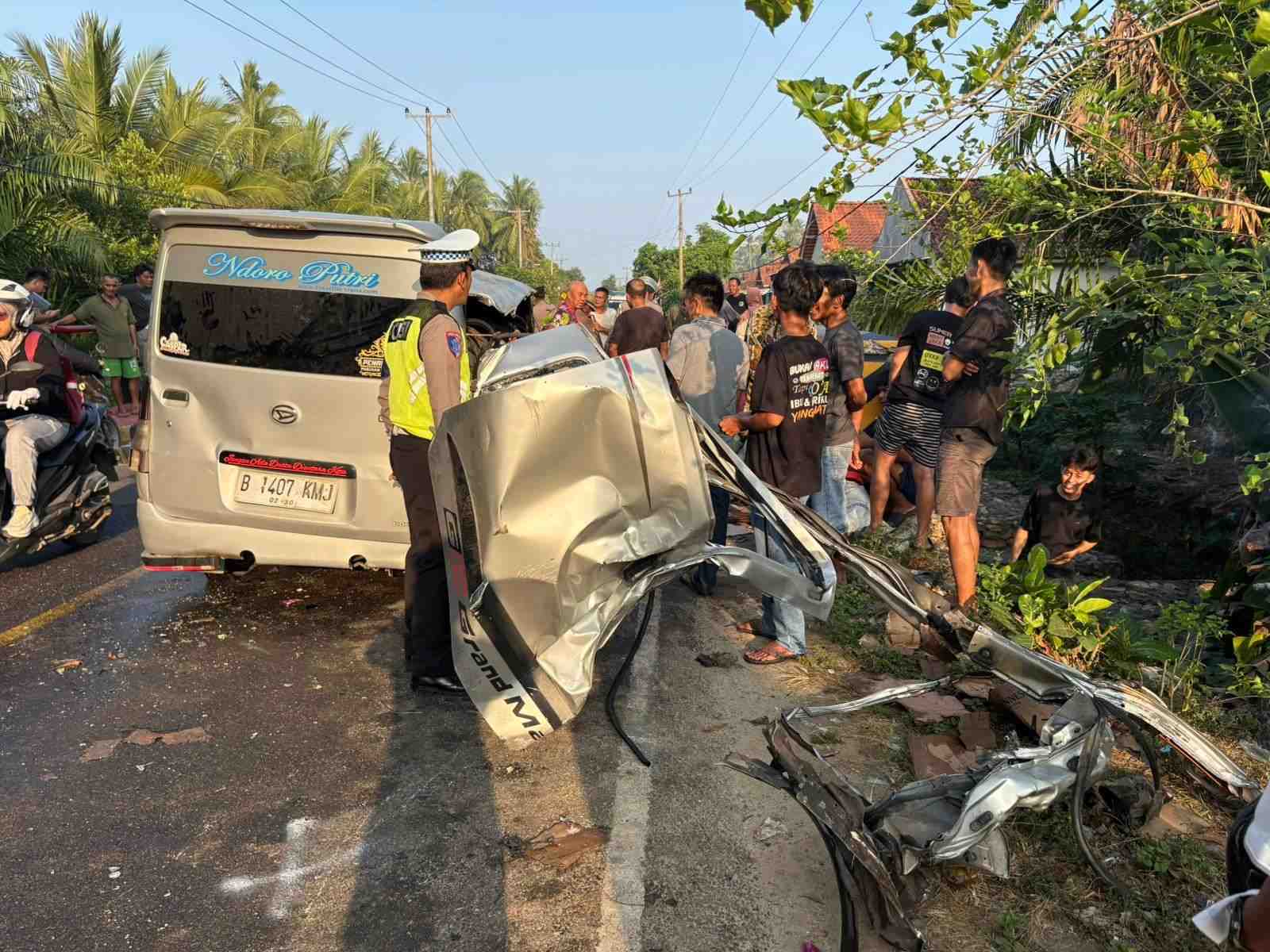 Truk Towing dan Grand Max Adu Banteng di Krui Selatan, Enam Korban Luka-Luka