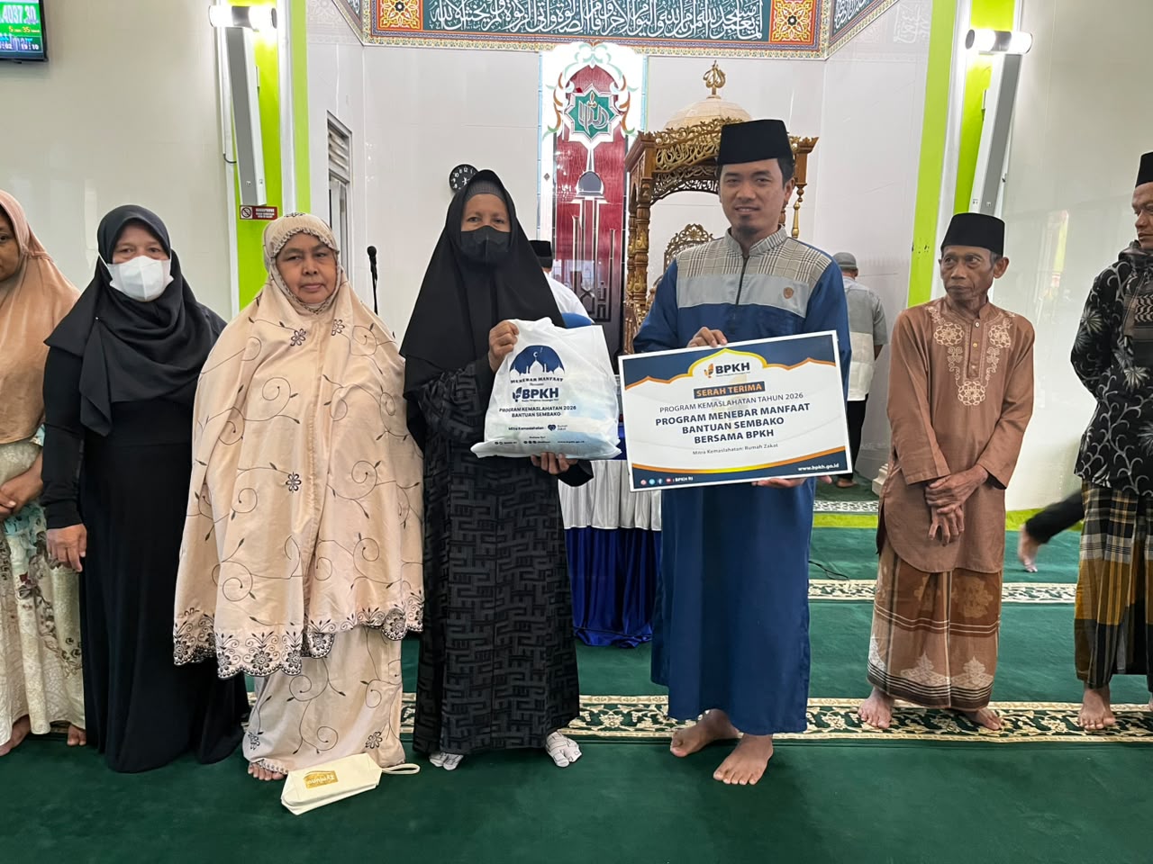 Peringati Maulid Nabi, Masjid Al Iman Rajabasa Salurkan Sembako dan Sayur Gratis