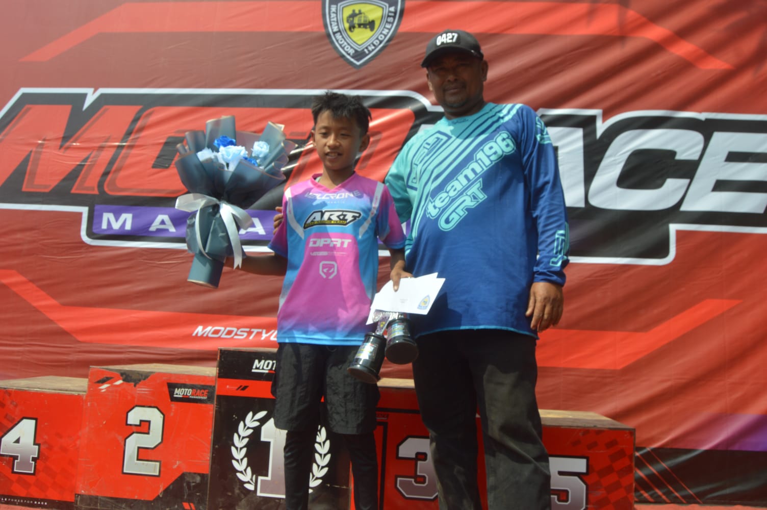 Torehkan 47 Poin, Kroser Cilik Agam Zaki Sabet Juara Umum MX 50cc di Sirkuit Lembah Kencana