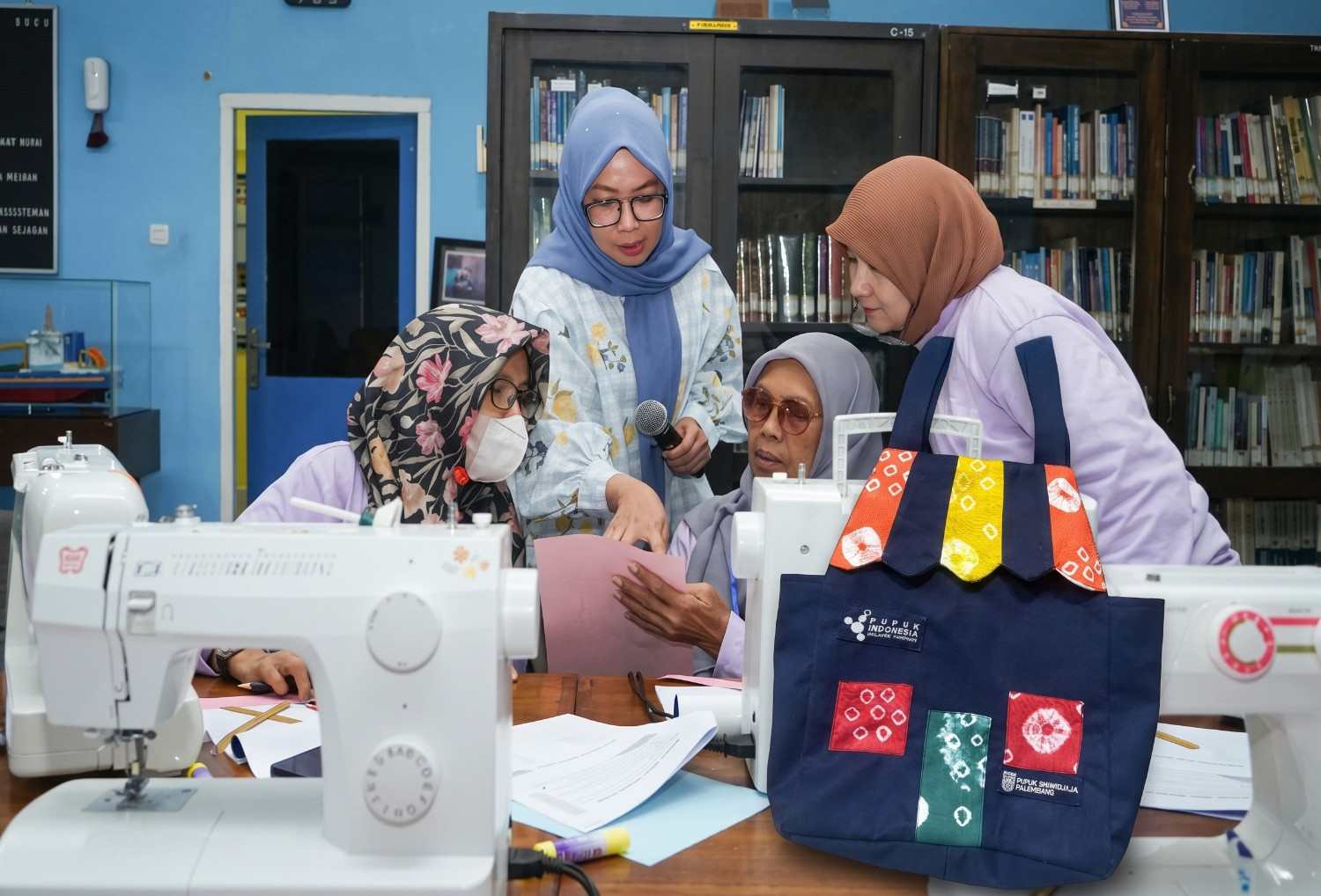 Dari Seragam Bekas Jadi Rupiah, Pusri Dorong Ibu-Ibu Kampung Sehati Berdaya