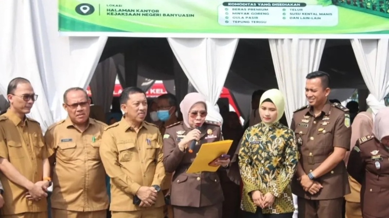 Bantu Masyarakat, Kejari Banyuasin Gelar Operasi Pasar Murah