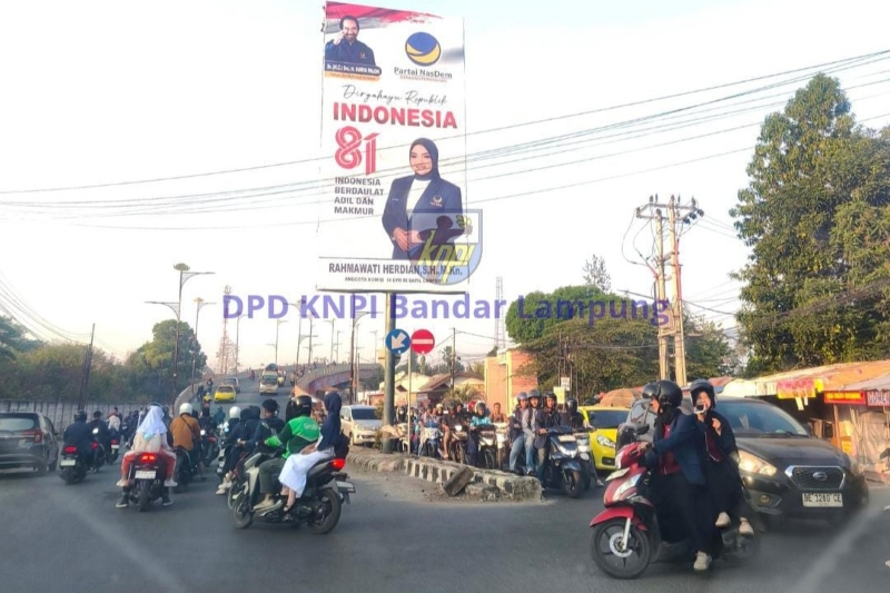 Baliho Anggota DPR RI di Median Jalan Disorot, KNPI Bandar Lampung Desak Pemkot Bertindak