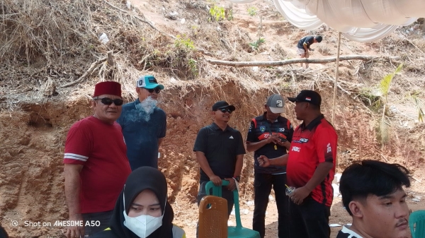 Resmikan Sirkuit Lembah Kencana, Ketua KONI Way Kanan Lepas Peserta Final Race Grasstrack 2026